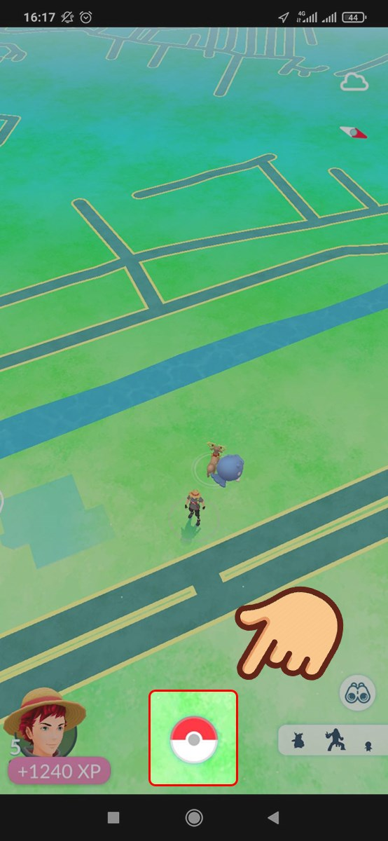 Bước 1 truy cập vào game và chọn biểu tượng PokeBall ở dưới màn hình