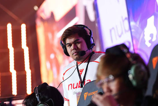 Hình ảnh vị HLV ArSy (Team Liquid) với những chiến lược đỉnh cao phía sau hậu trường